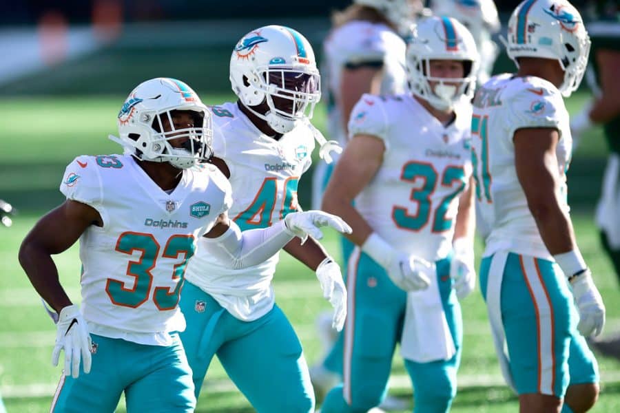 Fitzpartick’s Magic Leaves Dolphins In the Playoff Hunt, Defeat the Raiders, 26-25