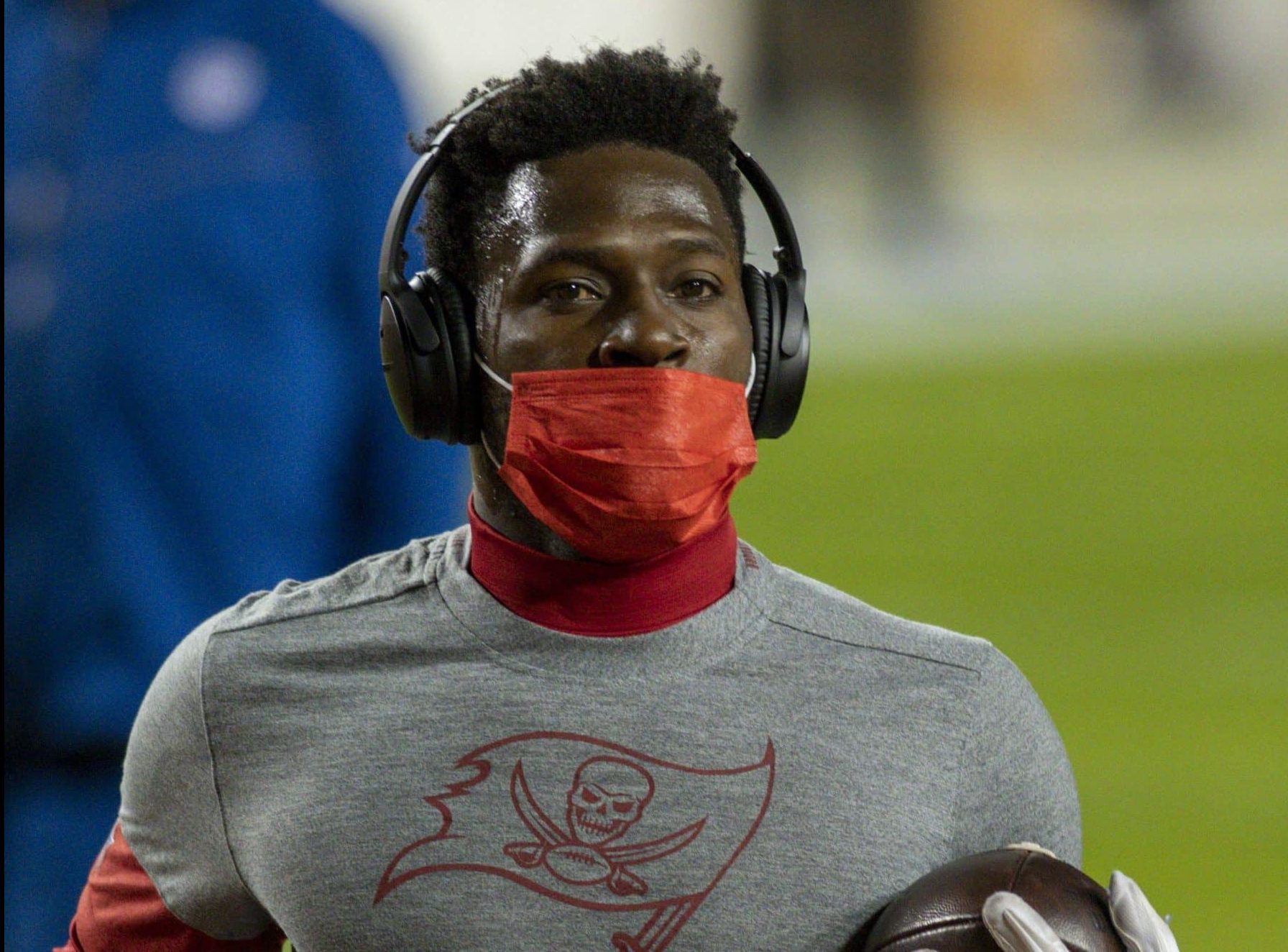 Antonio Brown Stays in Tampa Bay, Signs a One-Year Deal With the Buccaneers